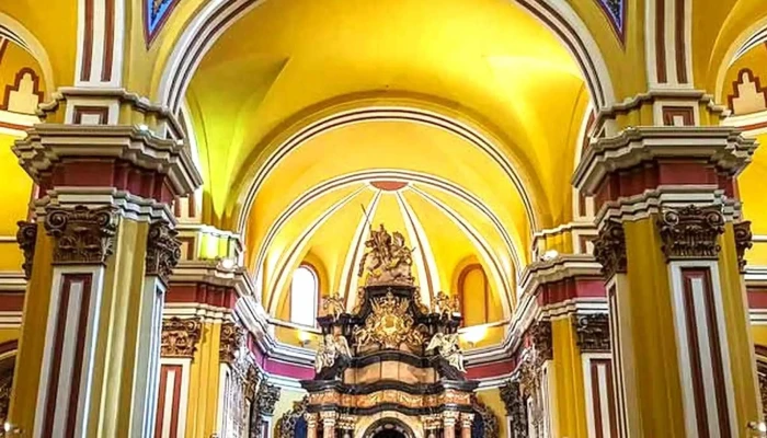 Iglesia De Santa Isabel De Portugal -  Sitio Web - zaragoza