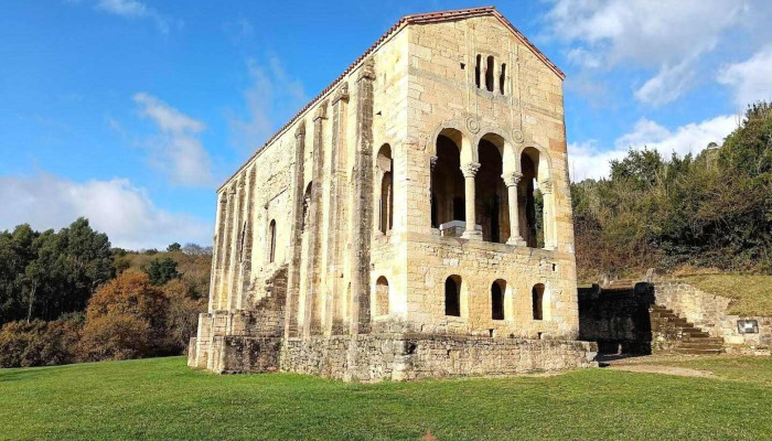Iglesia de Santa María del Naranco - Oviedo
