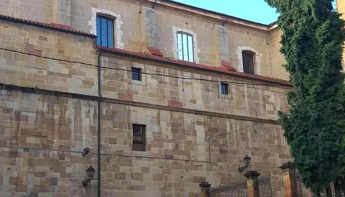 Iglesia De Santa Maria La Real De La Corte Instagram - Oviedo