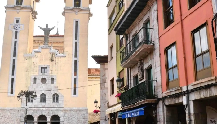 Iglesia De Santa Maria Magdalena Cerca De Mi - Ribadesella