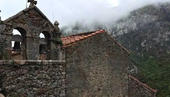 Iglesia de Santa Maria Magdalena de Cáraves - Asturias