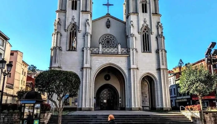 Iglesia de Santiago Apóstol - Langreo