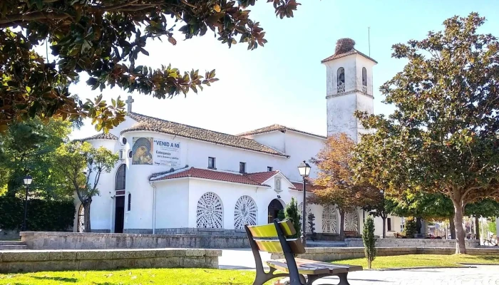 Iglesia De Santiago Apostol Iglesia Catolica - villanueva de la cañada