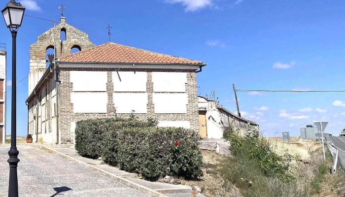 Iglesia De Santiago Apostol Lugar De Culto - Chaherrero