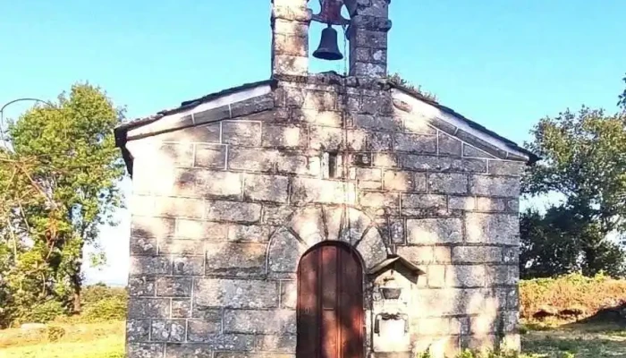 Iglesia de Santiago de Camposo - O Corgo