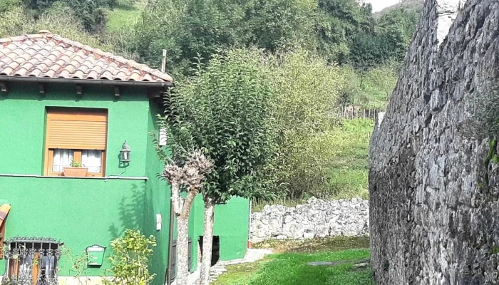 Iglesia De Santo Adriano -  Zona - Tuñón