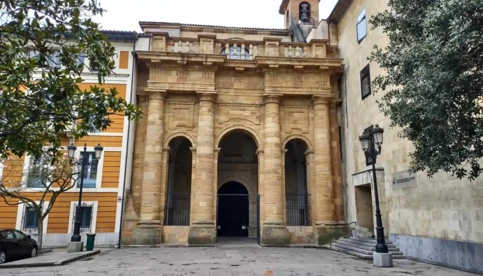 Iglesia De Santo Domingo -  Iglesia Catolica - Oviedo