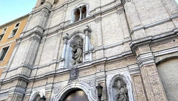 Iglesia De Santo Tomas De Aquino Iglesia Catolica - Zaragoza