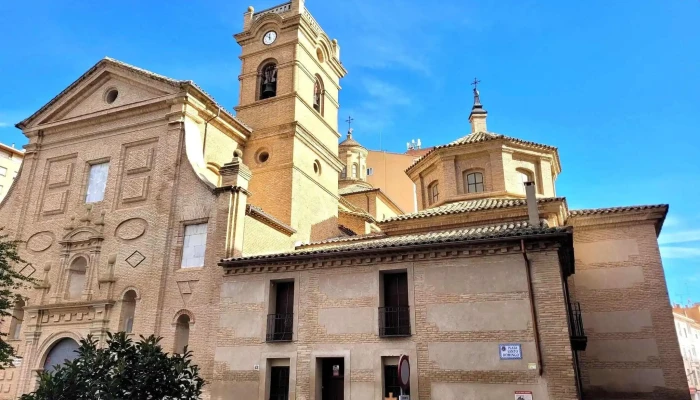 Iglesia Parroquial De Santo Domingo Y San Martin Recientes - Huesca