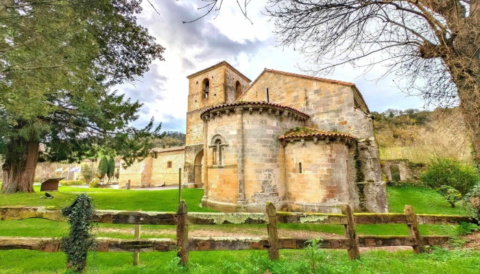 Iglesia Romanica De San Pedro De Villanueva Recientes - Villanueva