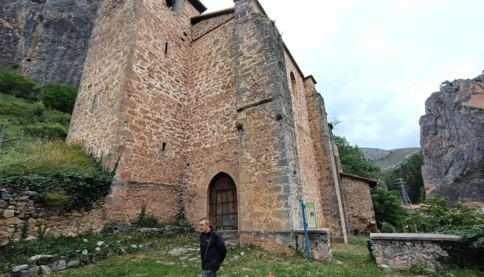 Iglesia San Pedro -  Iglesia Catolica - anguiano