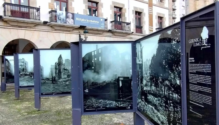 Parroquia Catolica Nuestra Senora De La Asuncion Museo De La Paz De Gernika Gernikako Bakearen Museoa - guernica