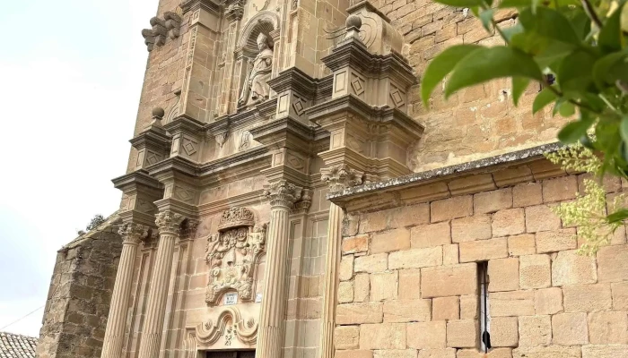 Parroquia De San Martin Cerca De Mi - Luquin