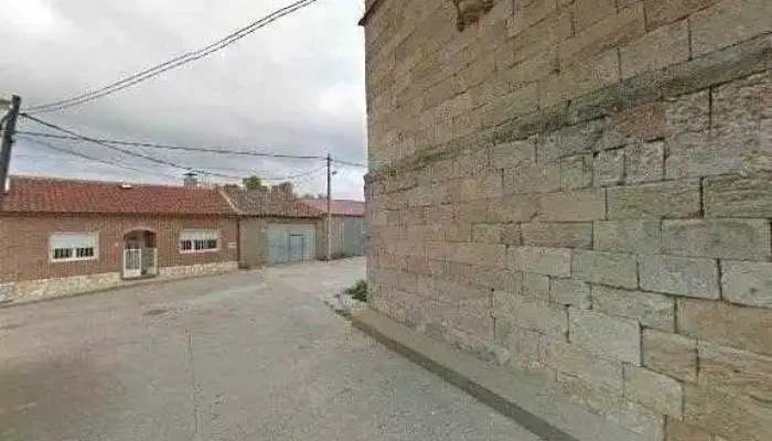 Parroquia De San Pedro -  Lugar De Culto - El Pedroso de la Armuña