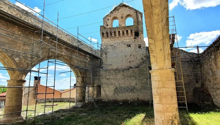 Parroquia De San Pedro -  Parroquia - Tiedra