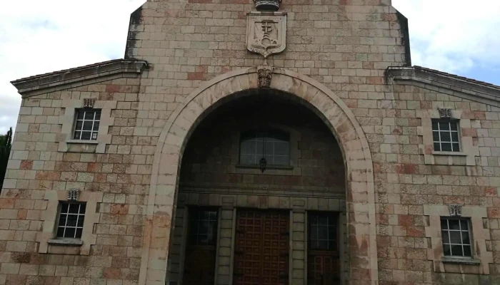 Plaza De La Iglesia -  Cerca De Mi - Cangas de Onís