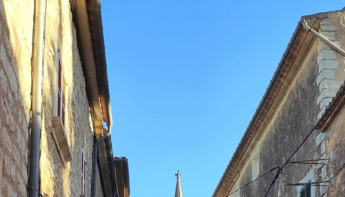 Plaza De La Iglesia De Binissalem -  Ubicacion - Binissalem
