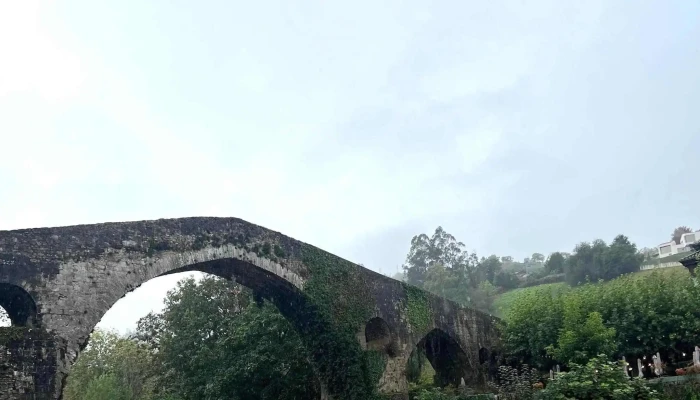 Plaza De La Iglesia -  Descuentos - Cangas de Onís