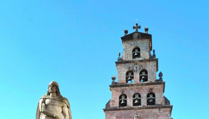 Plaza De La Iglesia -  Direccion - Cangas de Onís