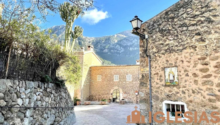 Plaza De La Iglesia -  Lugar De Interes Historico - Deià