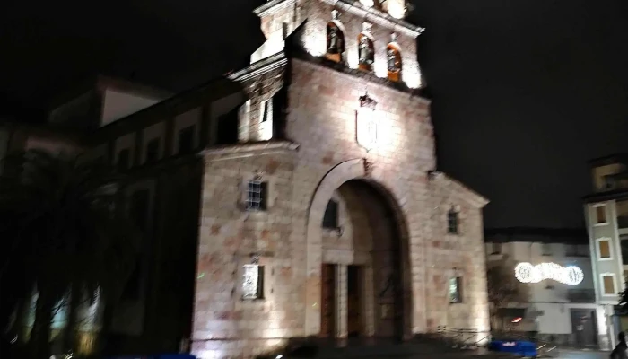 Plaza De La Iglesia -  Numero - Cangas de Onís