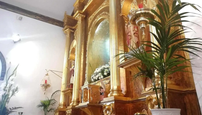 Plaza Del Parroco Sanz -  Iglesia - Larva