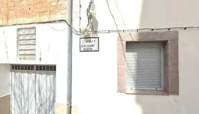Plaza Del Parroco Sanz -  Videos - Larva