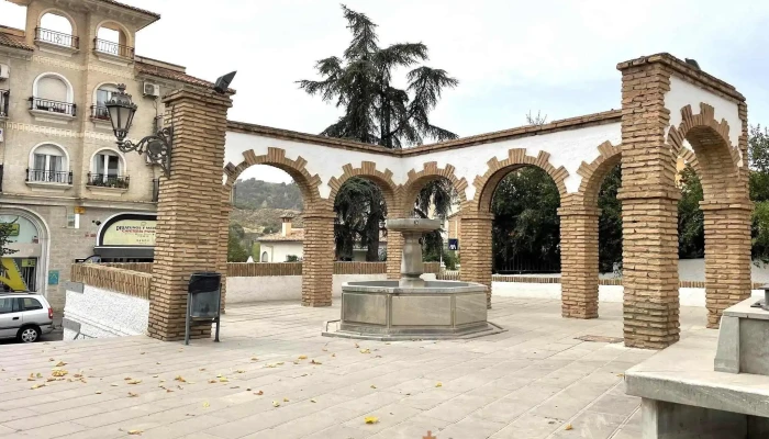 Plaza La Iglesia -  Iglesia Calvary Chapel - Cenes de la Vega