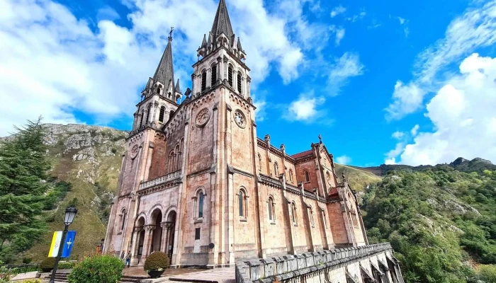 Santuario de Nuestra Señora de Covadonga - Covadonga