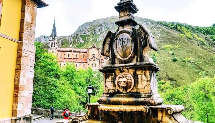 Santuario De Nuestra Senora De Covadonga La Colegiata De San Fernando - Covadonga