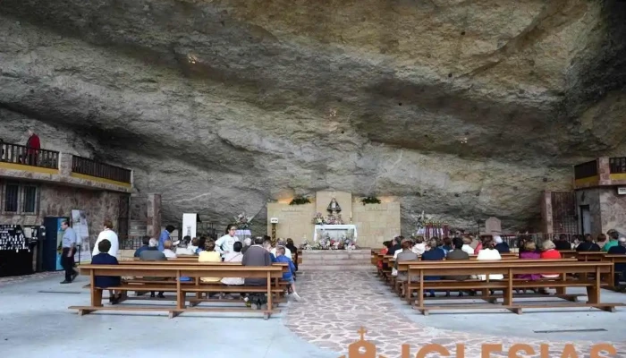 Santuario Virgen De La Cueva -  Del Propietario - Infiesto