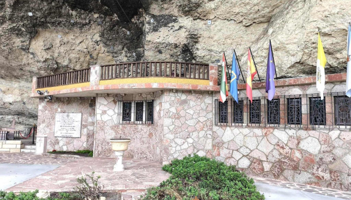 Santuario Virgen De La Cueva -  Paisaje - Infiesto