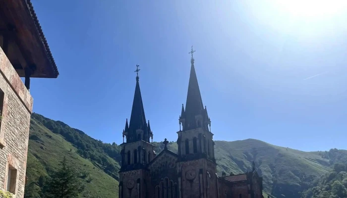 Santuario Virgen De La Cueva -  Videos - Infiesto